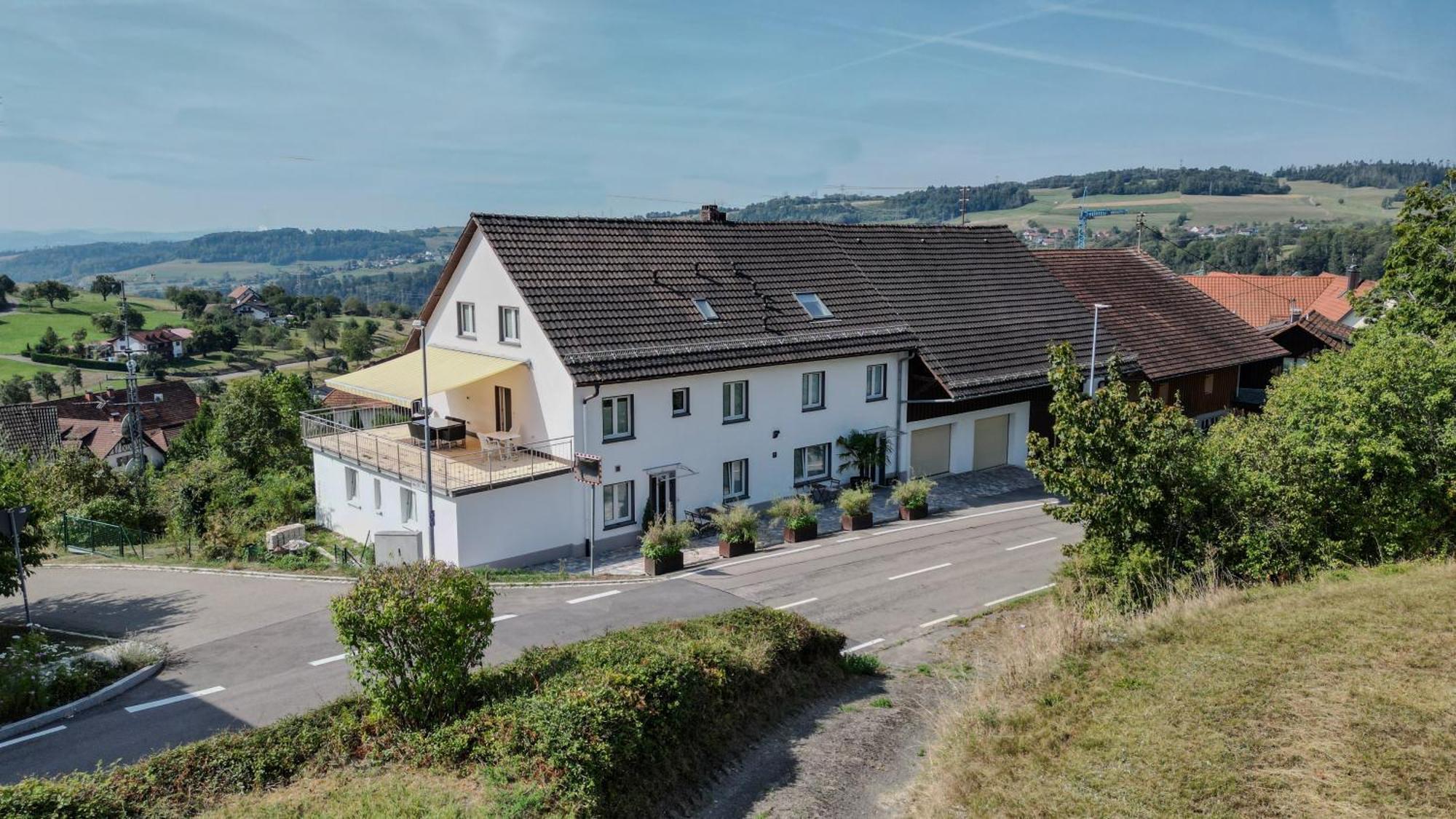 Esc Basel 50 Minuten, Mit 6 Schlafzimmern Fuer 12 Gaeste Und Mehr Apartment Waldshut-Tiengen